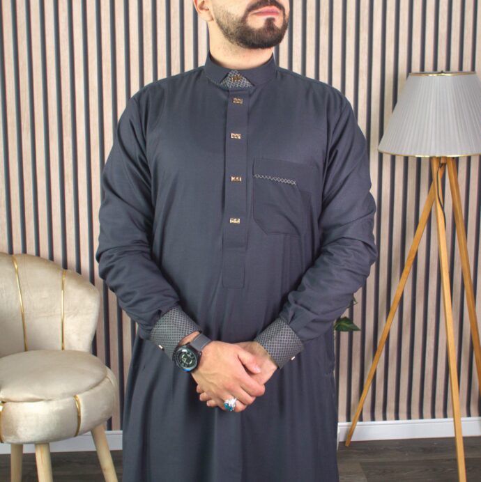 ⁦قميص الثوب النافع الرمادي كول شوميزي بطرز فاخر⁩ - الصورة ⁦3⁩