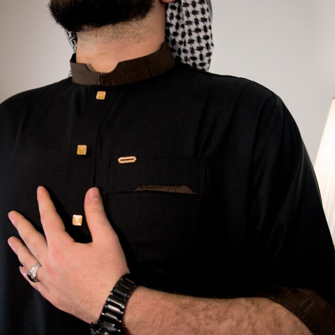⁦قميص النافع الاسود بقماش قطني رفيع⁩ - الصورة ⁦5⁩