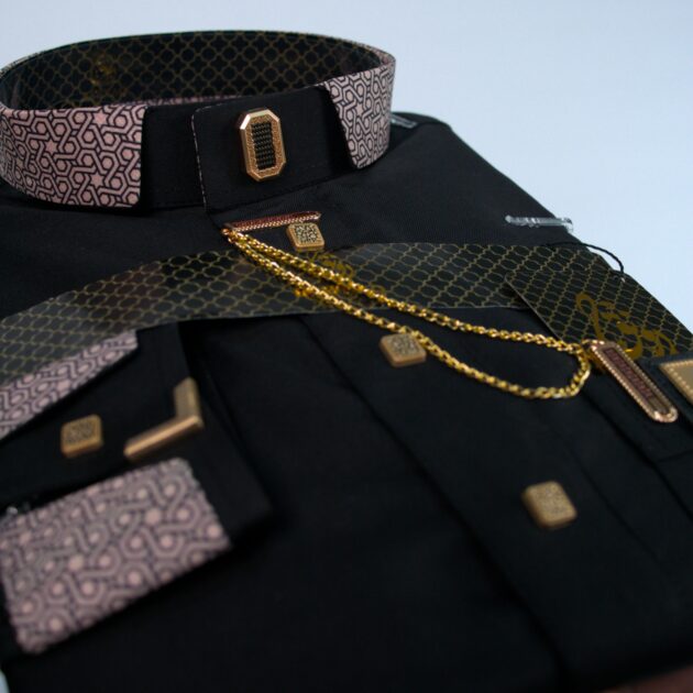 قميص الرونق الاسود الفخم